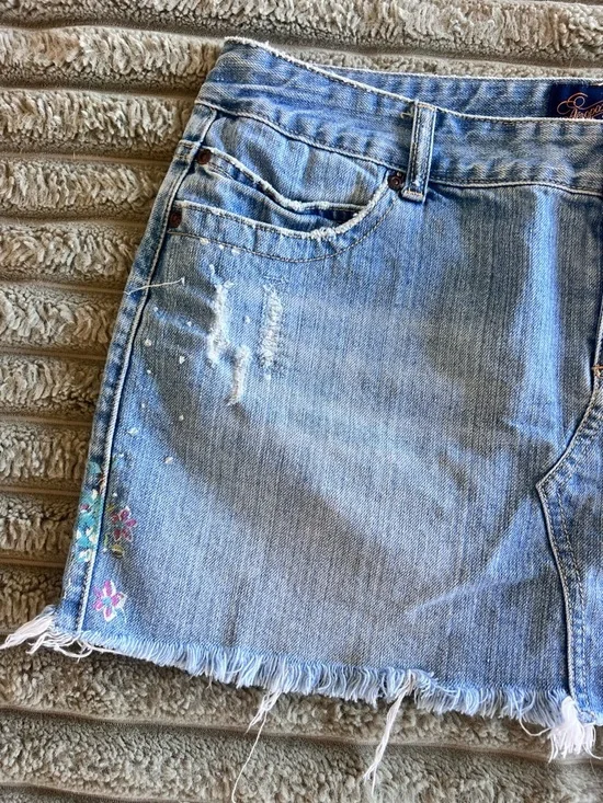 Vintage Y2K Aeropostale Light Blue Denim Mini Skirt with Frayed Hem - Picture 3 of 7